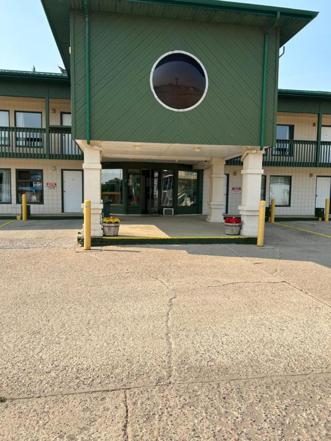 لويدمينستر Goodknight Inn المظهر الخارجي الصورة
