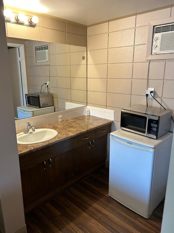 لويدمينستر Goodknight Inn المظهر الخارجي الصورة